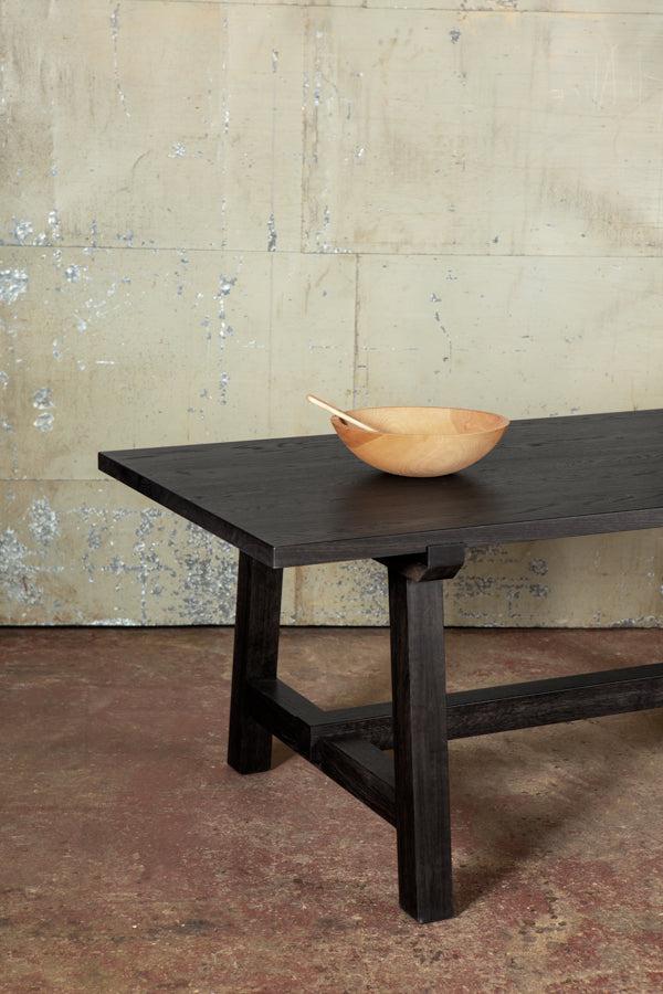黑色实木餐桌