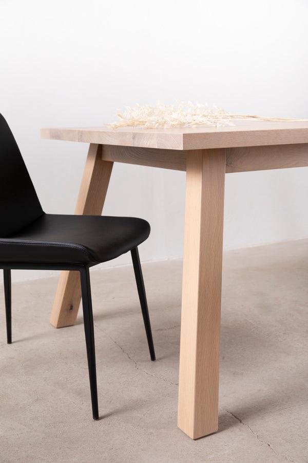 简易木餐桌